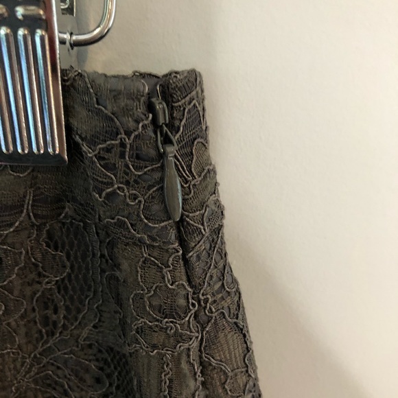 ✨3/$30 LOFT Grey Lace Overlay Mini Skirt - Picture 4 of 6